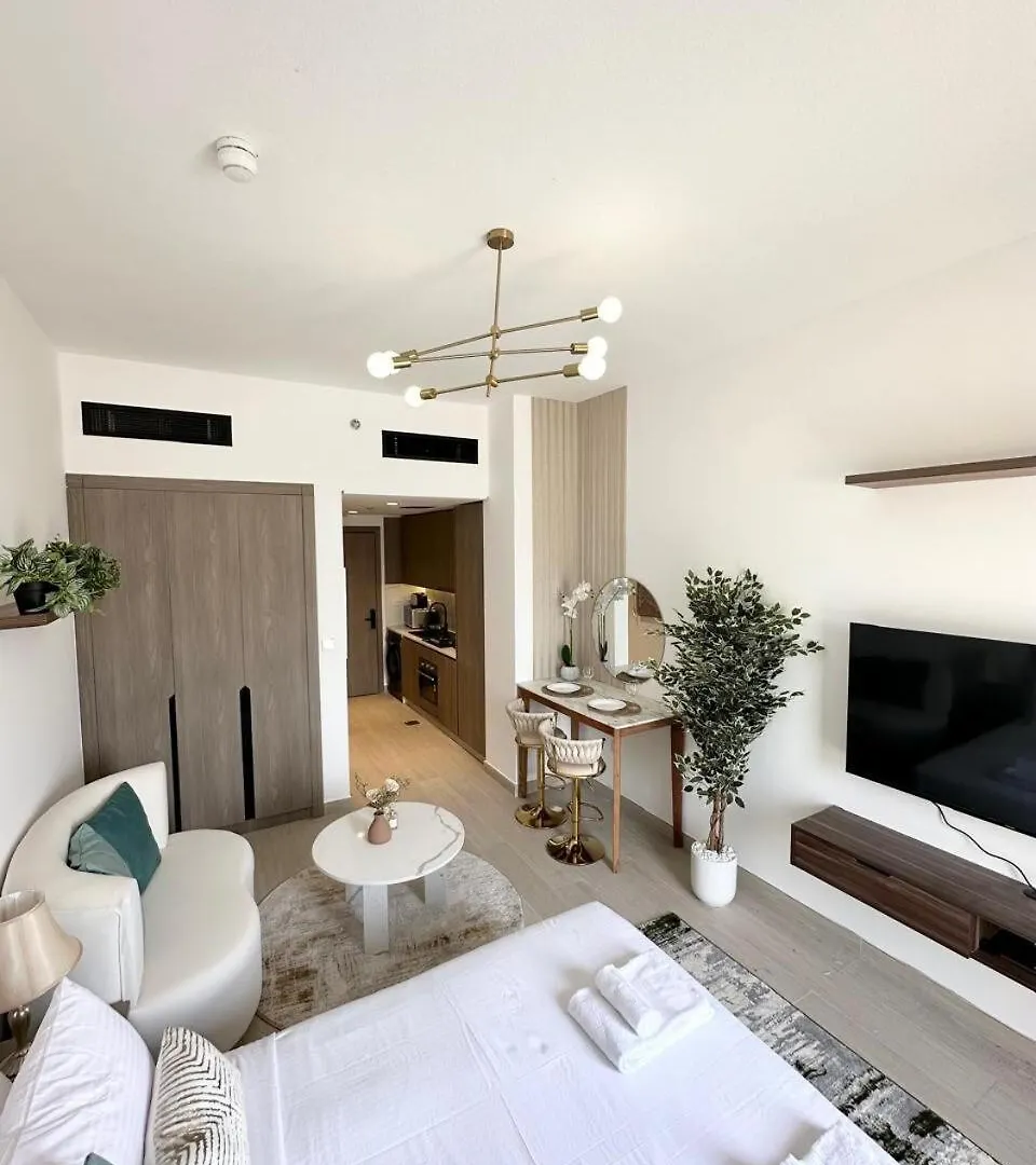 Charming Studio For Rent Dubai 0*,